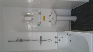 Bathroom - Haymaker Inn (Chard)