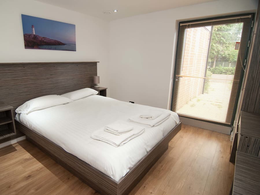 Apartment, 1 Double Bed, Non Smoking, Kitchen | 1 bedroom, in-room safe, desk, iron/ironing board