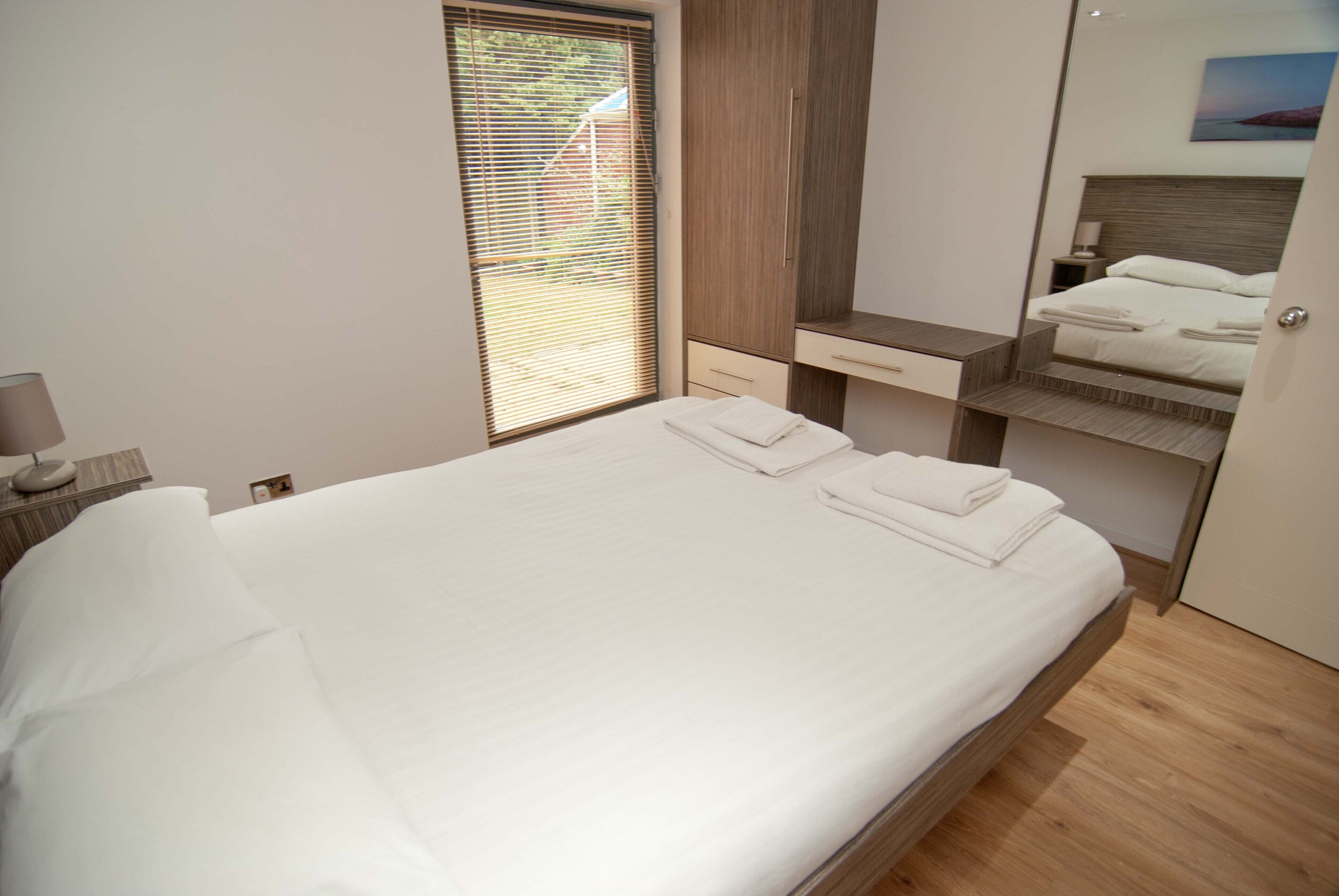 1 bedroom, in-room safe, desk, iron/ironing board