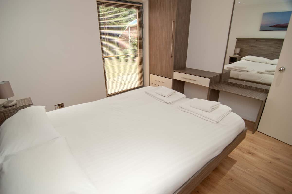 1 bedroom, in-room safe, desk, iron/ironing board