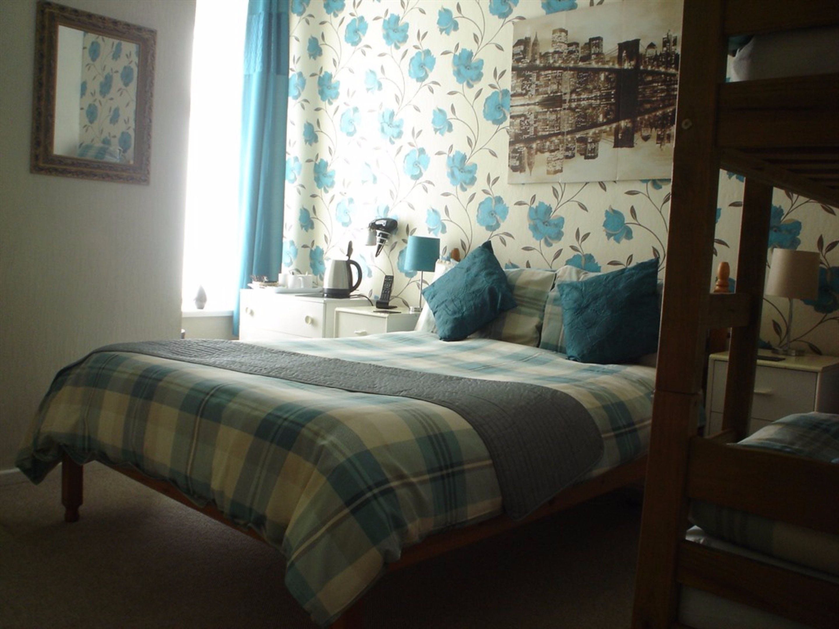 Iron/ironing board, free WiFi, bed sheets