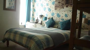 Ferros/tábuas de passar roupa, Wi-Fi de cortesia, roupa de cama