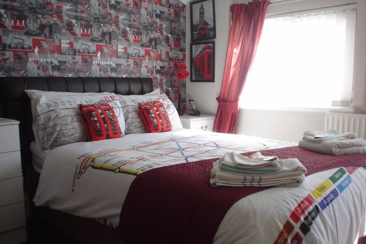 Iron/ironing board, WiFi (free), bed sheets