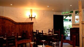 Breakfast, lunch, dinner served; British cuisine, alfresco dining