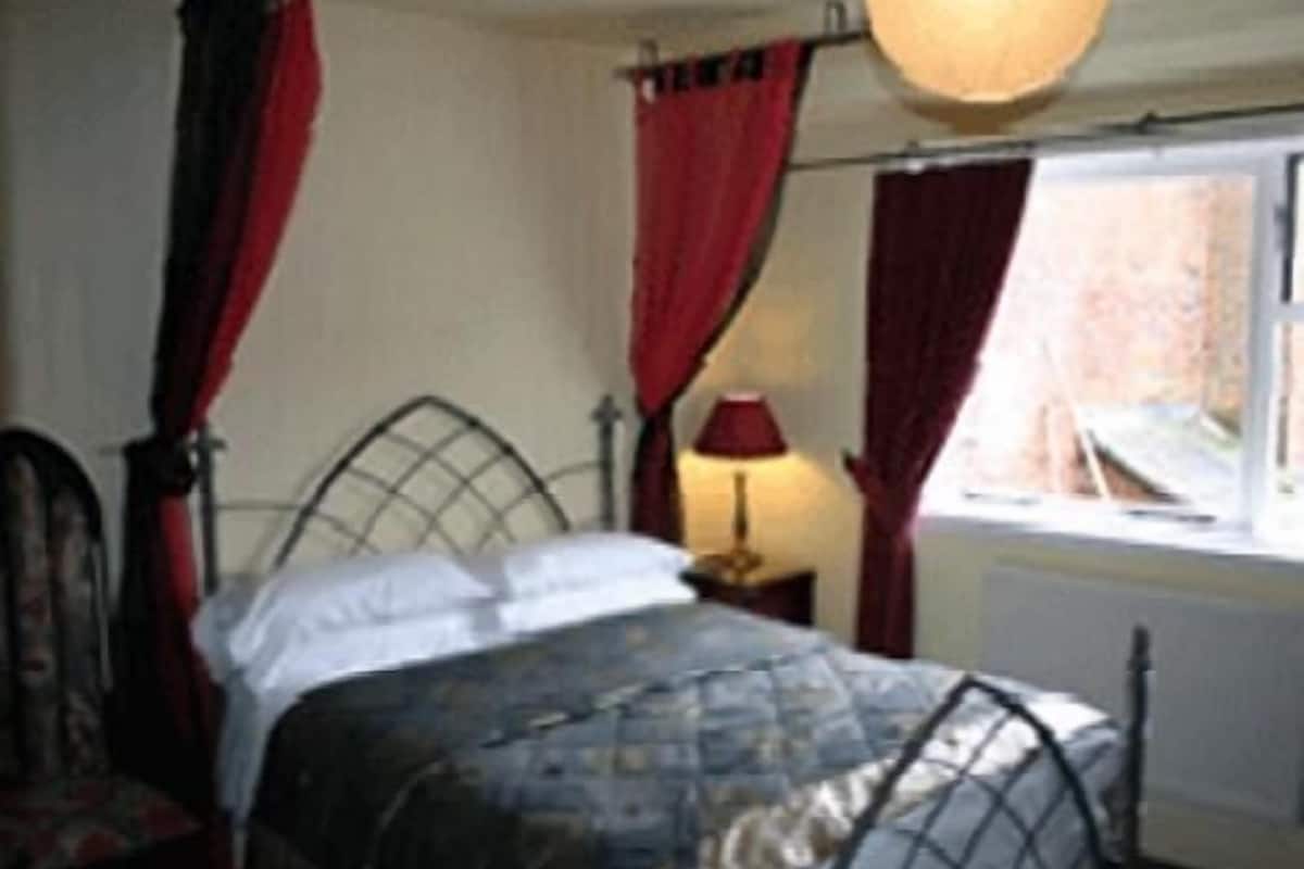 Double Room (Stable 3) | Individually decorated, individually furnished, iron/ironing board