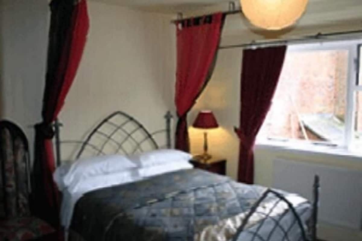 Double Room (Stable 3) | Dihias secara berasingan, dilengkapkan perabot secara berasingan