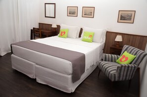 Minibar, bureau, Wi-Fi gratuit, draps fournis