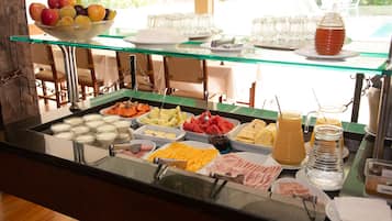 Free daily buffet breakfast