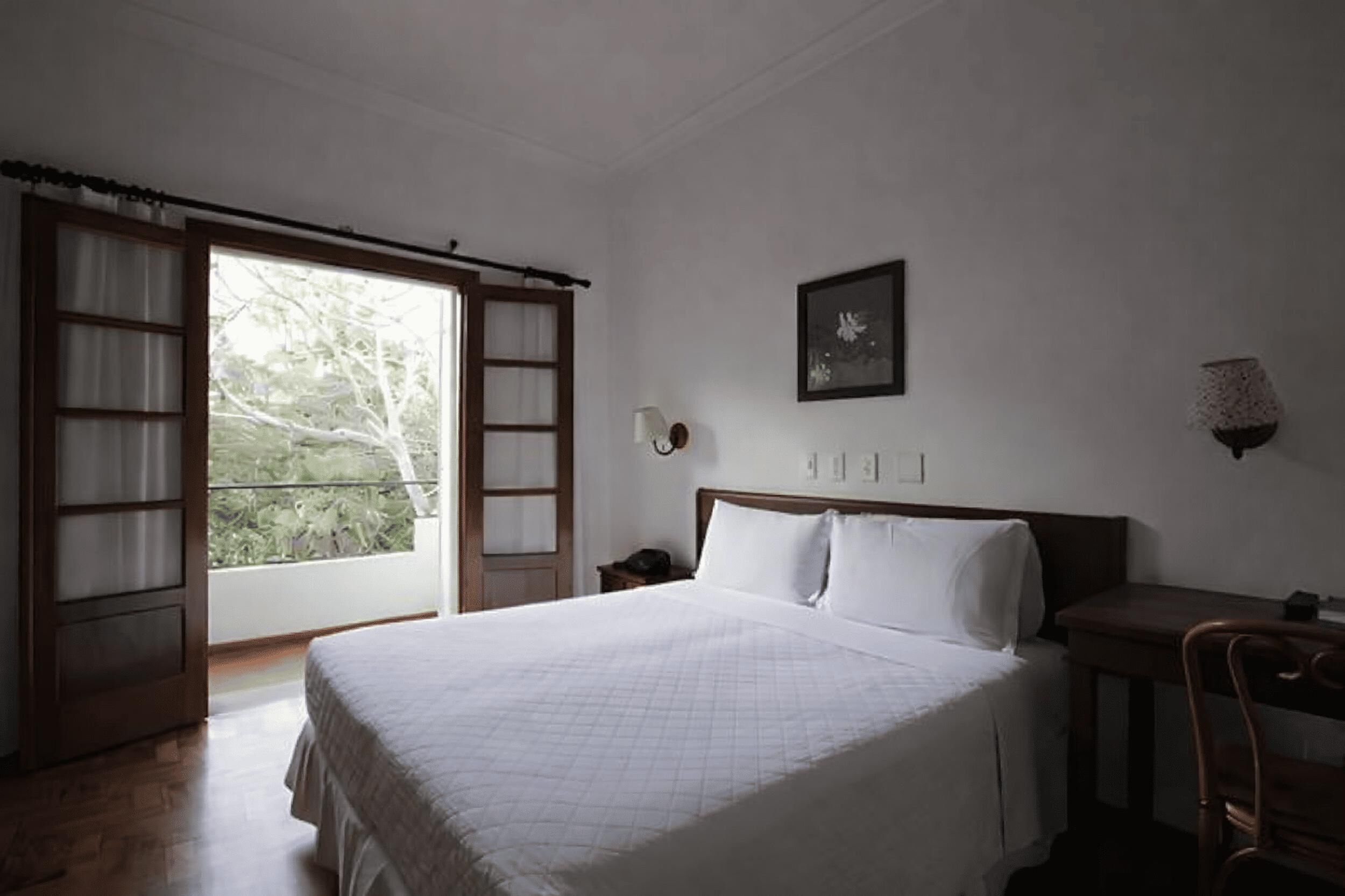 Minibar, desk, free WiFi, bed sheets