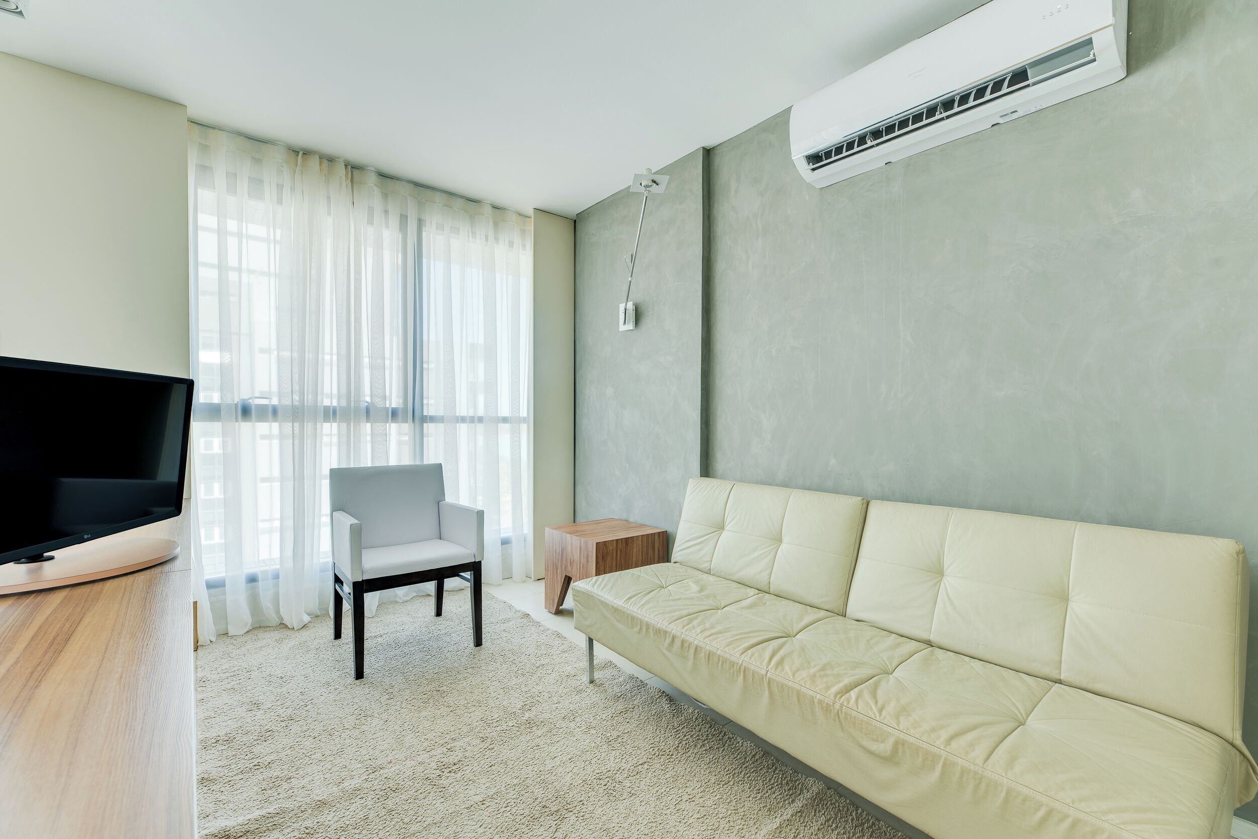 deluxe suite | 1 bedroom, pillow-top beds, minibar, in-room safe