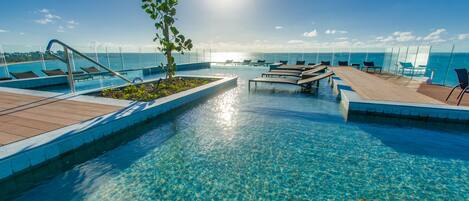 Außenpool, Liegestühle