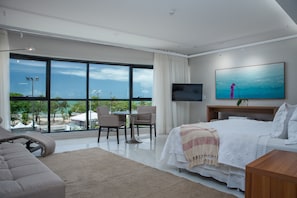 1 bedroom, pillow-top beds, minibar, in-room safe