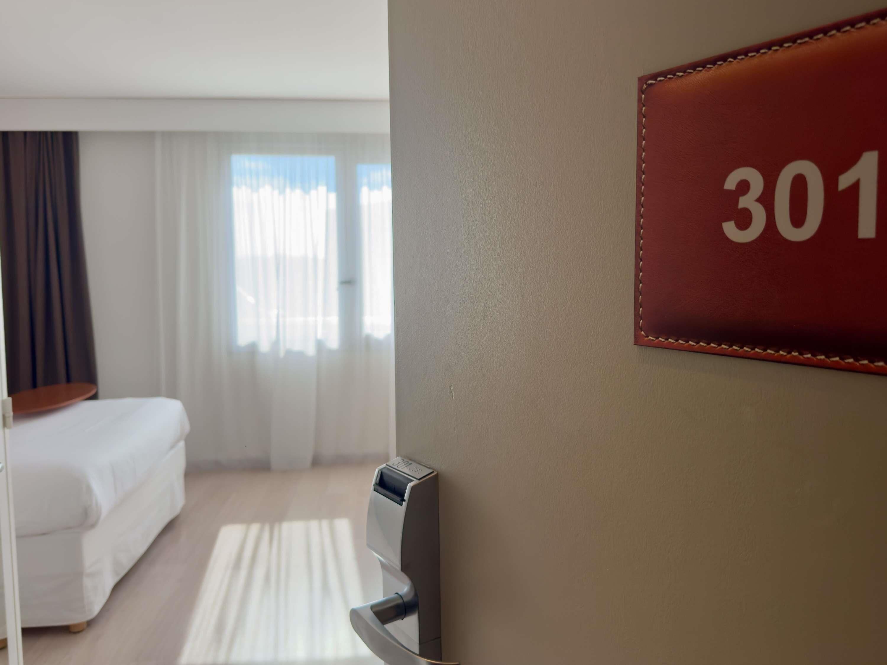 Standard Double Room, 1 Double Bed | Premium bedding, individually decorated, individually furnished, desk