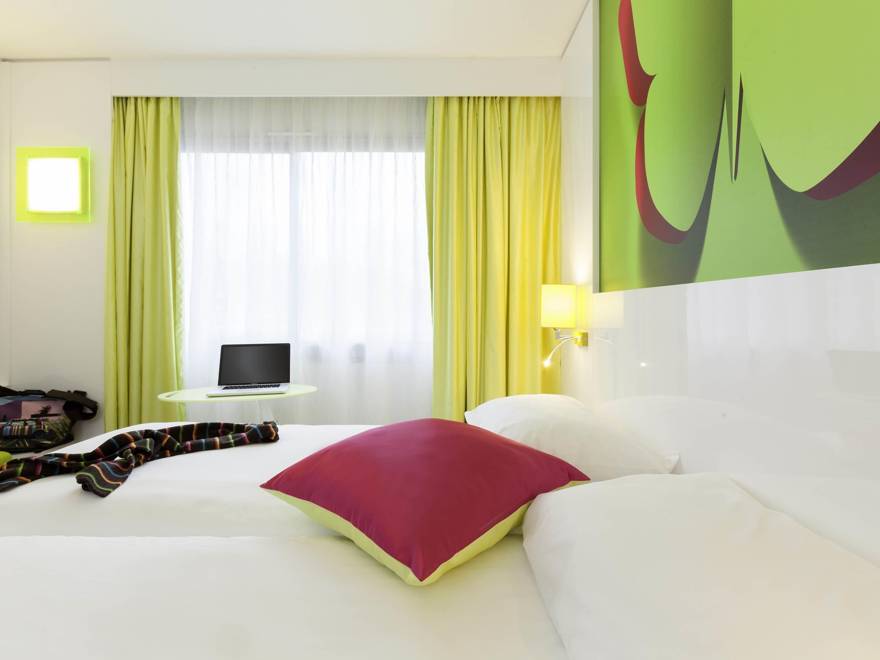 standard room, 2 single beds | premium bedding, individually decorated, individually furnished, desk