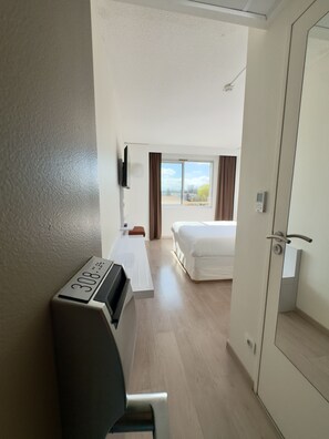 標準雙人房, 1 張標準雙人床 | 高級寢具、獨特裝潢、布置獨特、書桌