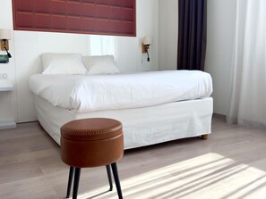 Premium bedding, individually decorated, individually furnished, desk - ibis Styles Bordeaux Saint Médard (Saint-Medard-en-Jalles)