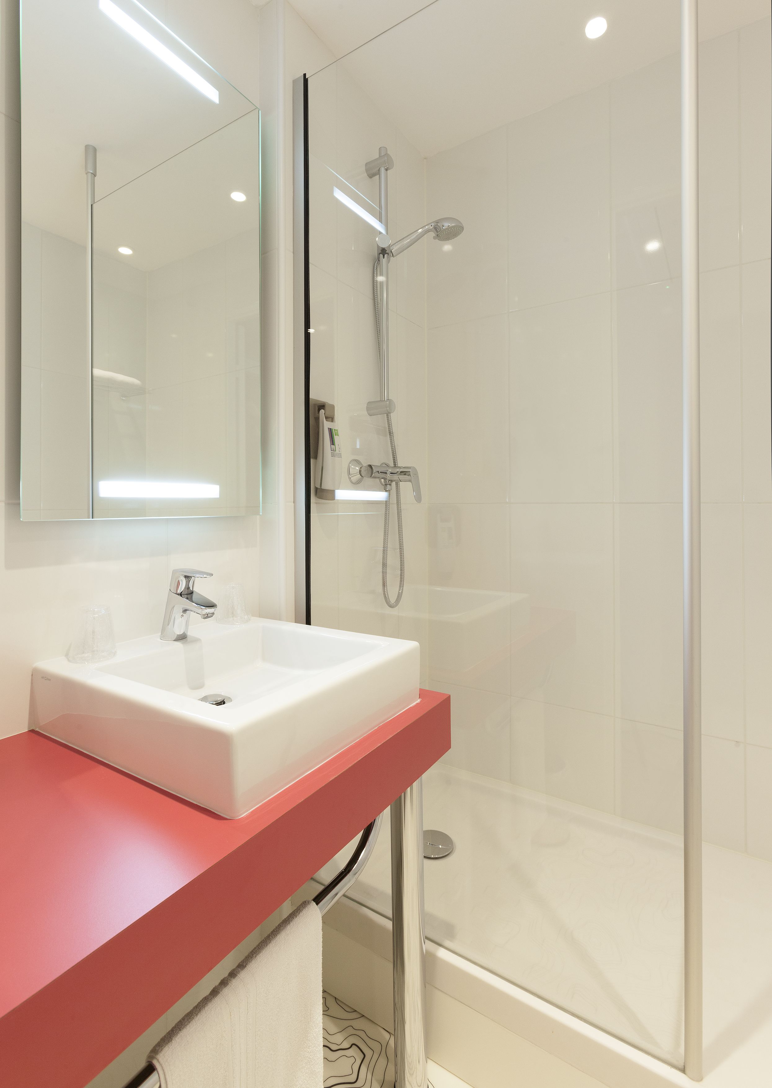 standard double room, 1 double bed | bathroom | shower, eco-friendly toiletries, hair dryer, towels