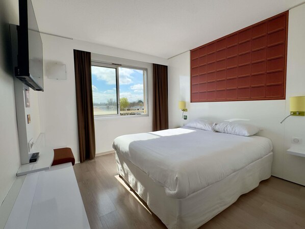 Standard Double Room, 1 Double Bed | Premium bedding, individually decorated, individually furnished, desk - ibis Styles Bordeaux Saint Médard (Saint-Medard-en-Jalles)