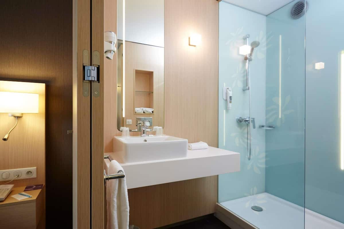 classic room, 1 double bed with sofa bed | premium bedding, pillow-top beds, minibar, in-room safe