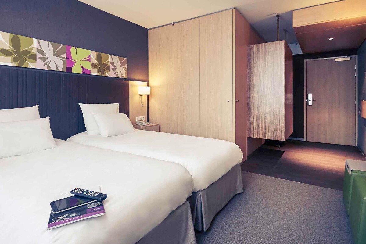 Premium bedding, pillow-top beds, minibar, in-room safe