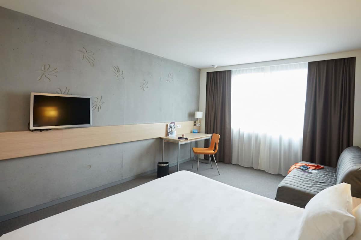Luxe beddengoed, pillowtop-bedden, een minibar, een kluis op de kamer