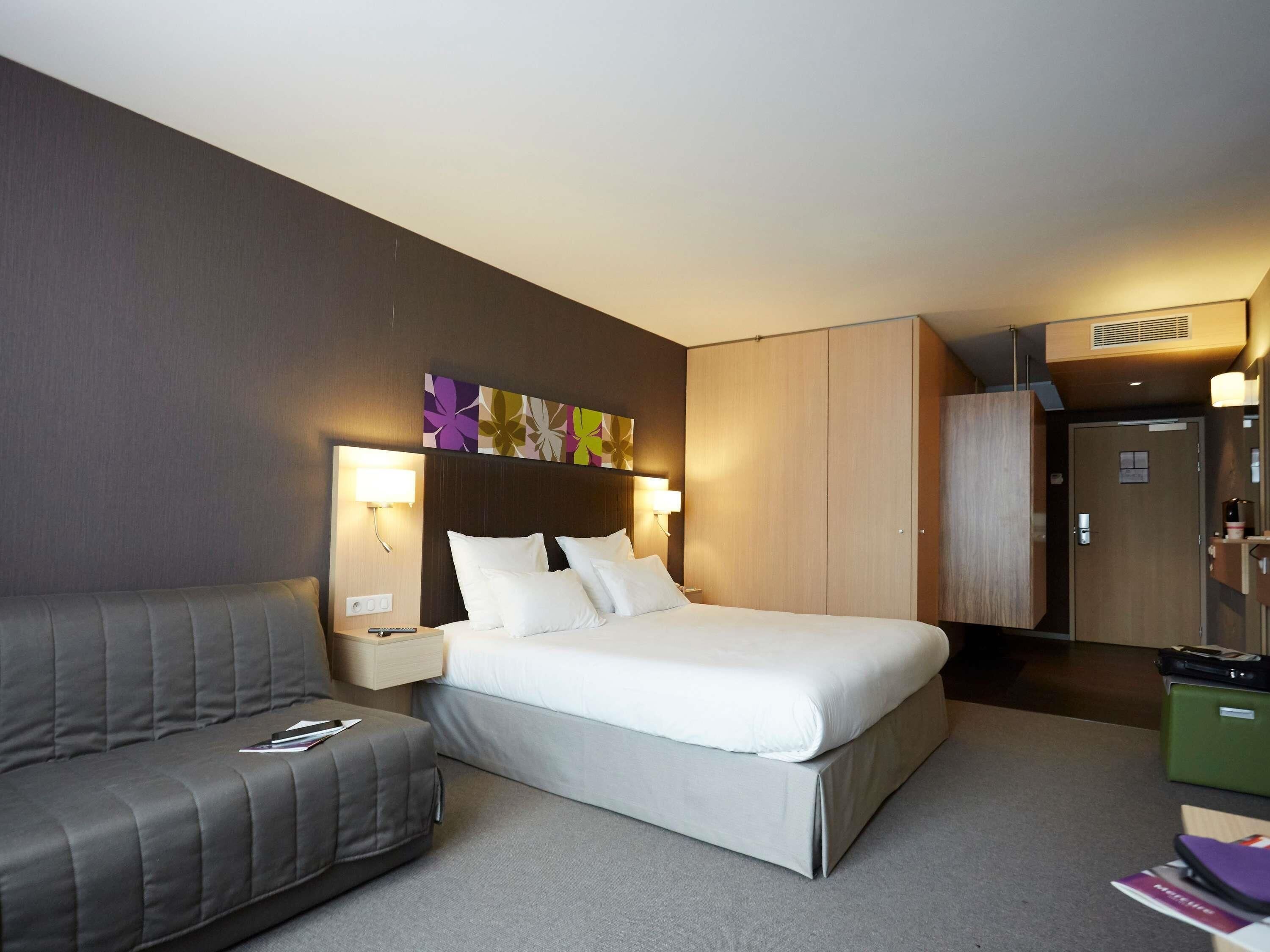 Premium bedding, pillow-top beds, minibar, in-room safe