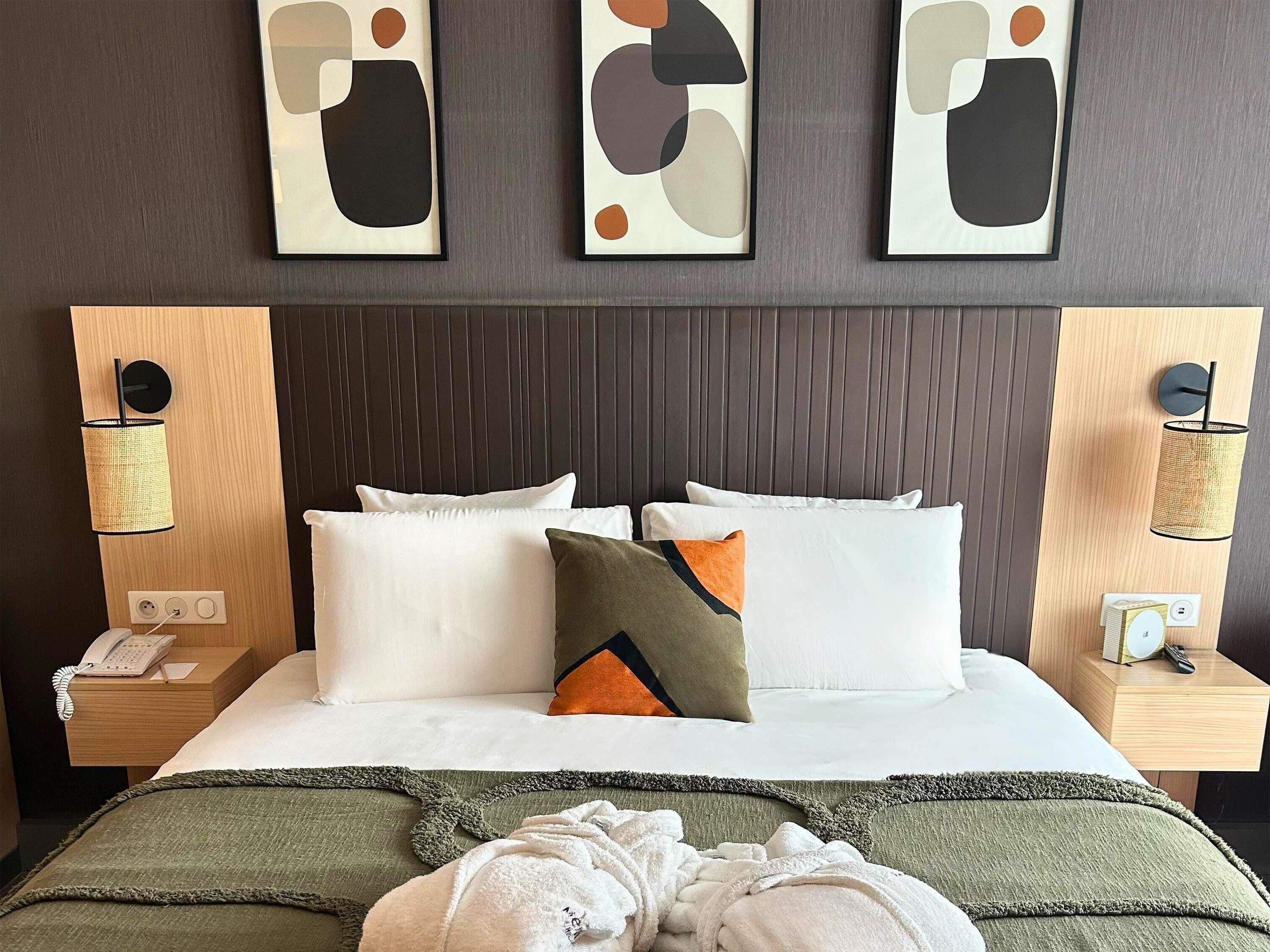 Peralatan tempat tidur premium, tilam berlapik, bar mini 