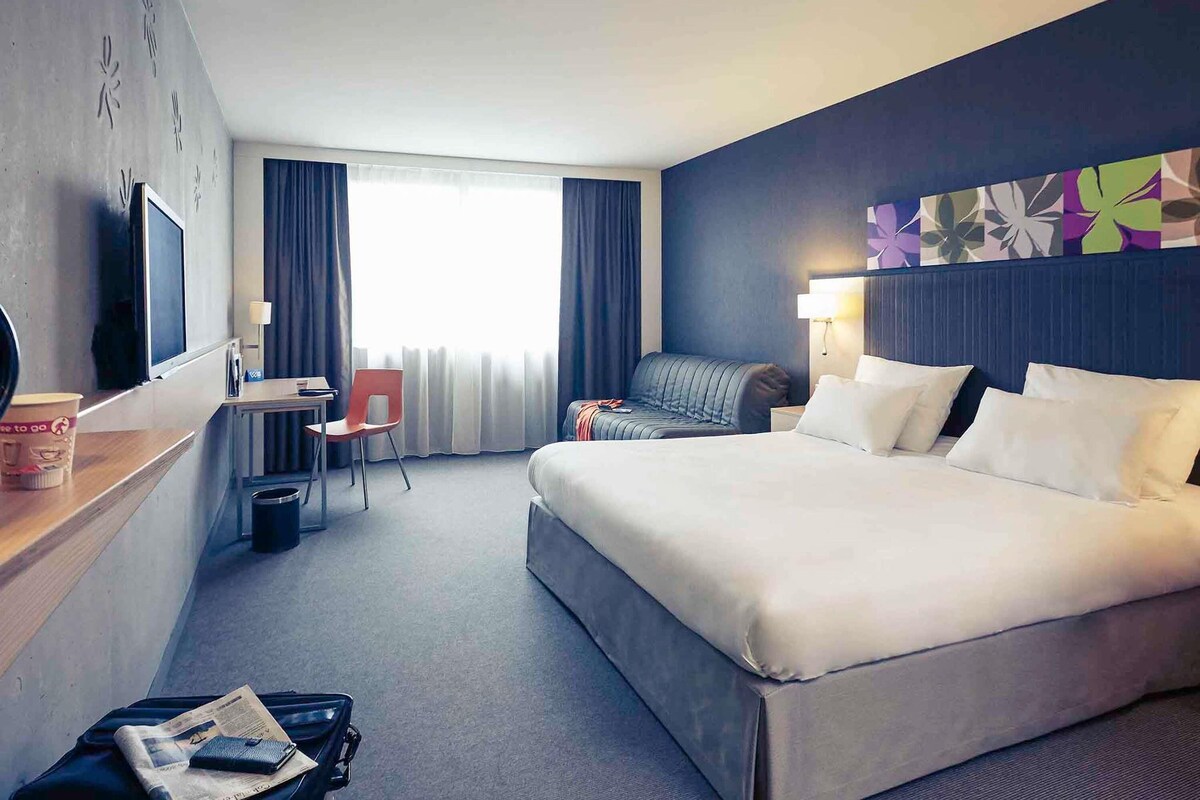 Premium bedding, pillow-top beds, minibar, in-room safe