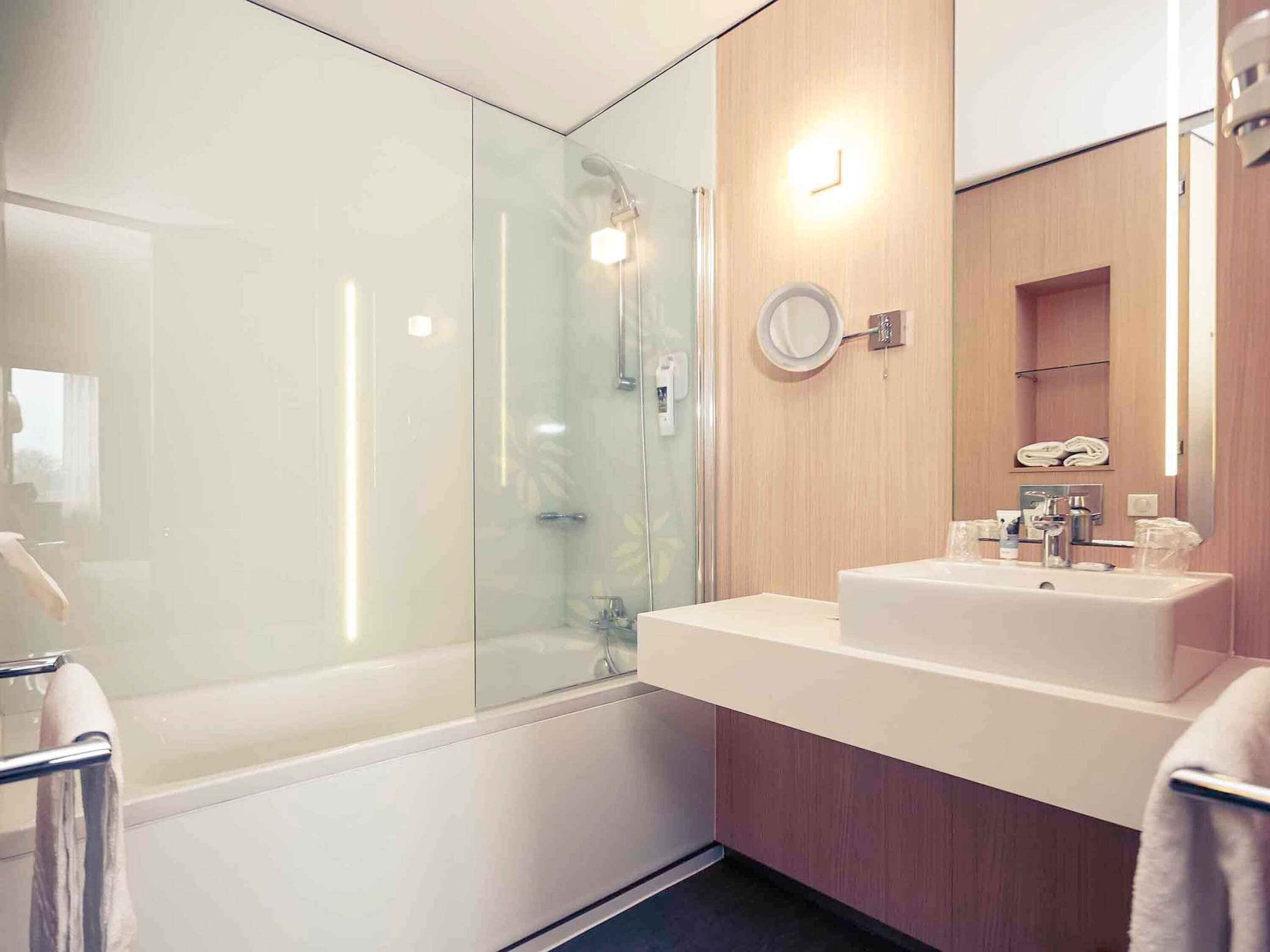 Hochwertige Bettwaren, Pillowtop-Betten, Minibar, Zimmersafe