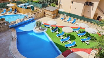2 outdoor pools, sun loungers
