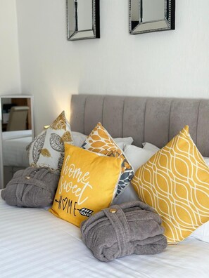 Standard Double Room, Ensuite (Room 4) - Abbey House Bed and Breakfast (Penrith)