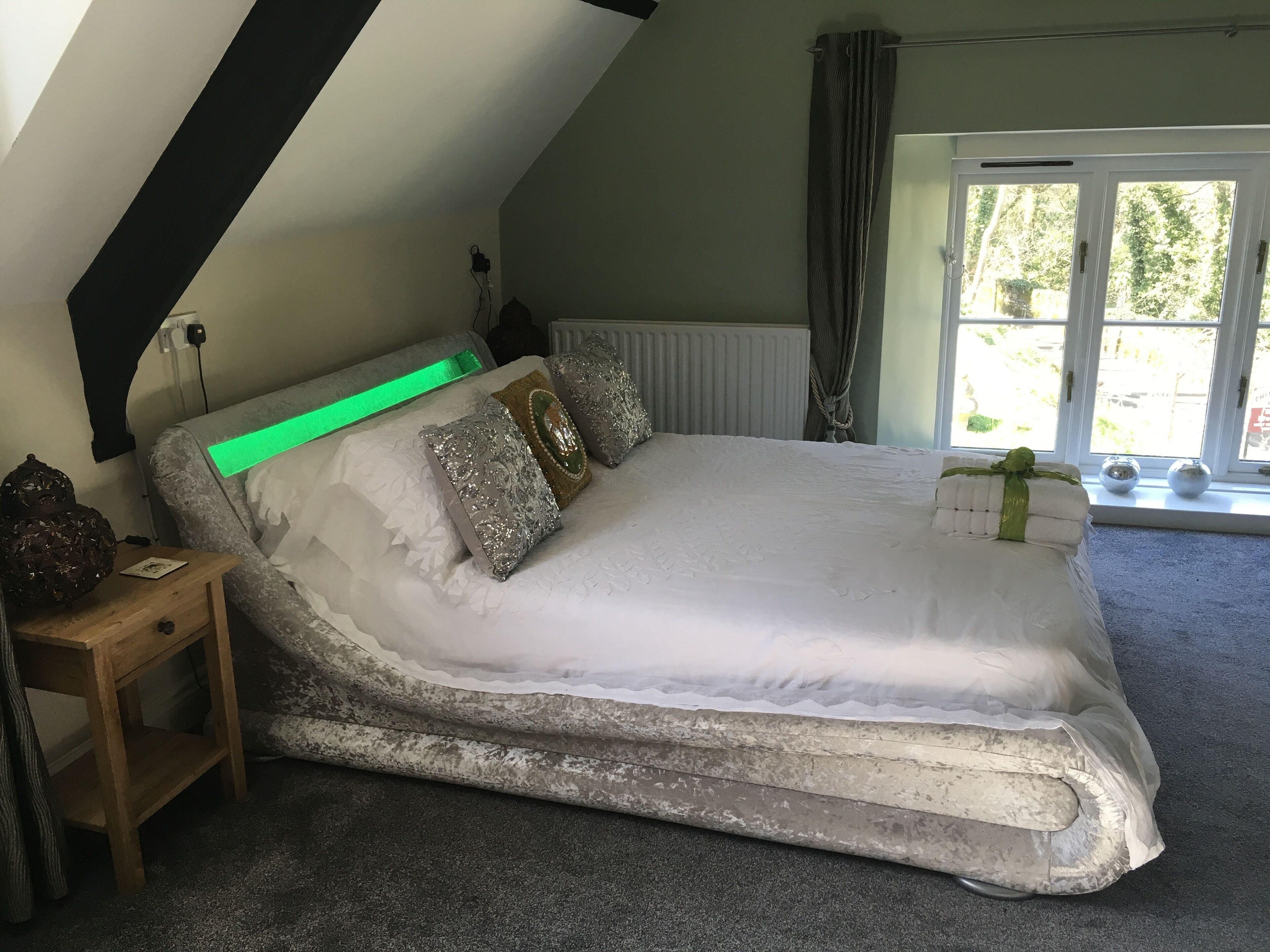 1 bedroom, individually decorated, individually furnished, soundproofing