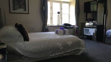 1 bedroom, individually decorated, individually furnished, soundproofing