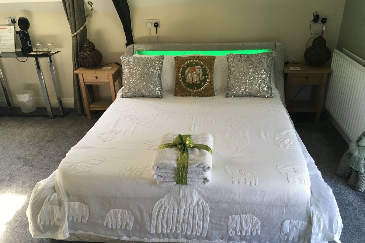 1 bedroom, individually decorated, individually furnished, soundproofing