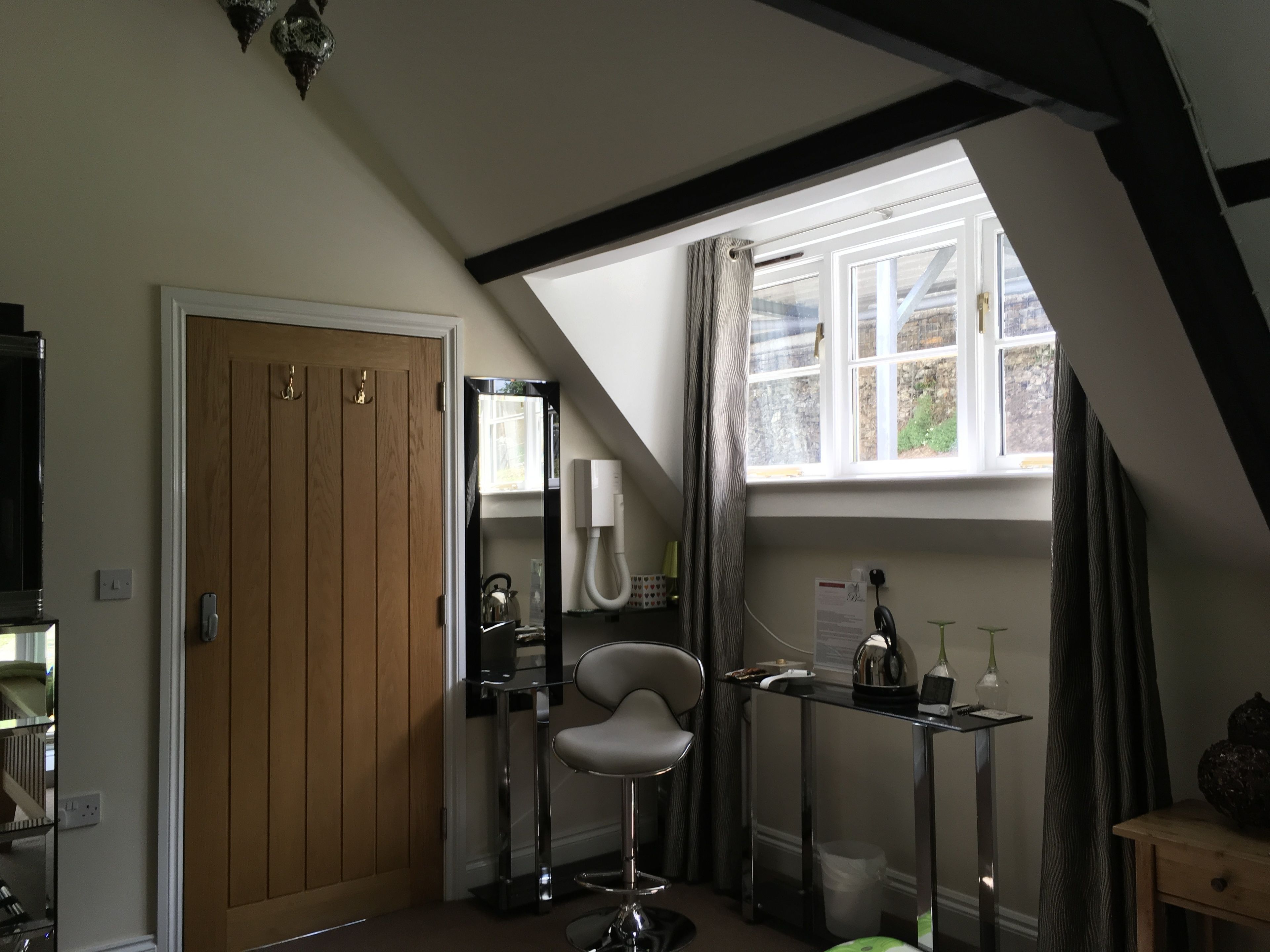 1 bedroom, individually decorated, individually furnished, soundproofing