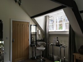 1 habitación, decoración personalizada y muebles diferentes