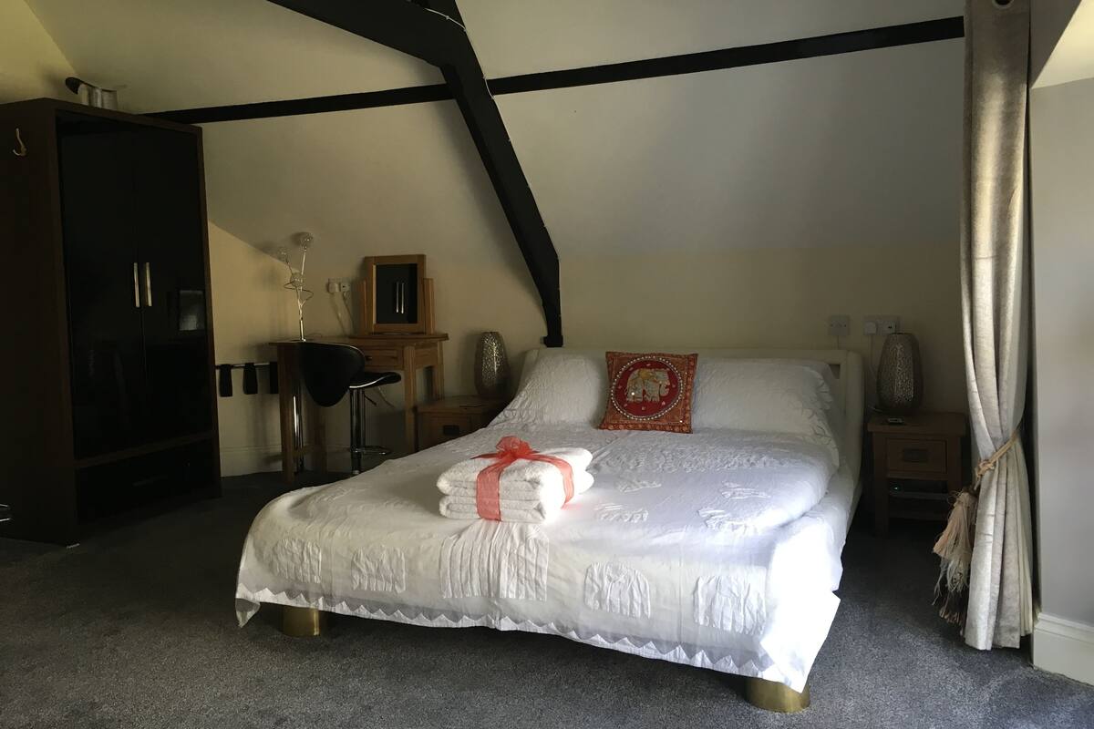 1 bedroom, individually decorated, individually furnished, soundproofing
