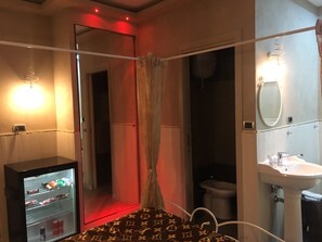 Deluxe Double Room, Hot Tub | Select Comfort beds, minibar, in-room safe, individually decorated - Pensione Enea (Naples)
