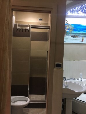 Deluxe Double Room, Hot Tub | Bathroom | Shower, free toiletries, hair dryer, slippers - Pensione Enea (Naples)