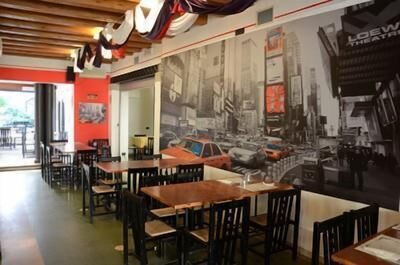 Déjeuner et dîner servis sur place, spécialités Cuisine locale