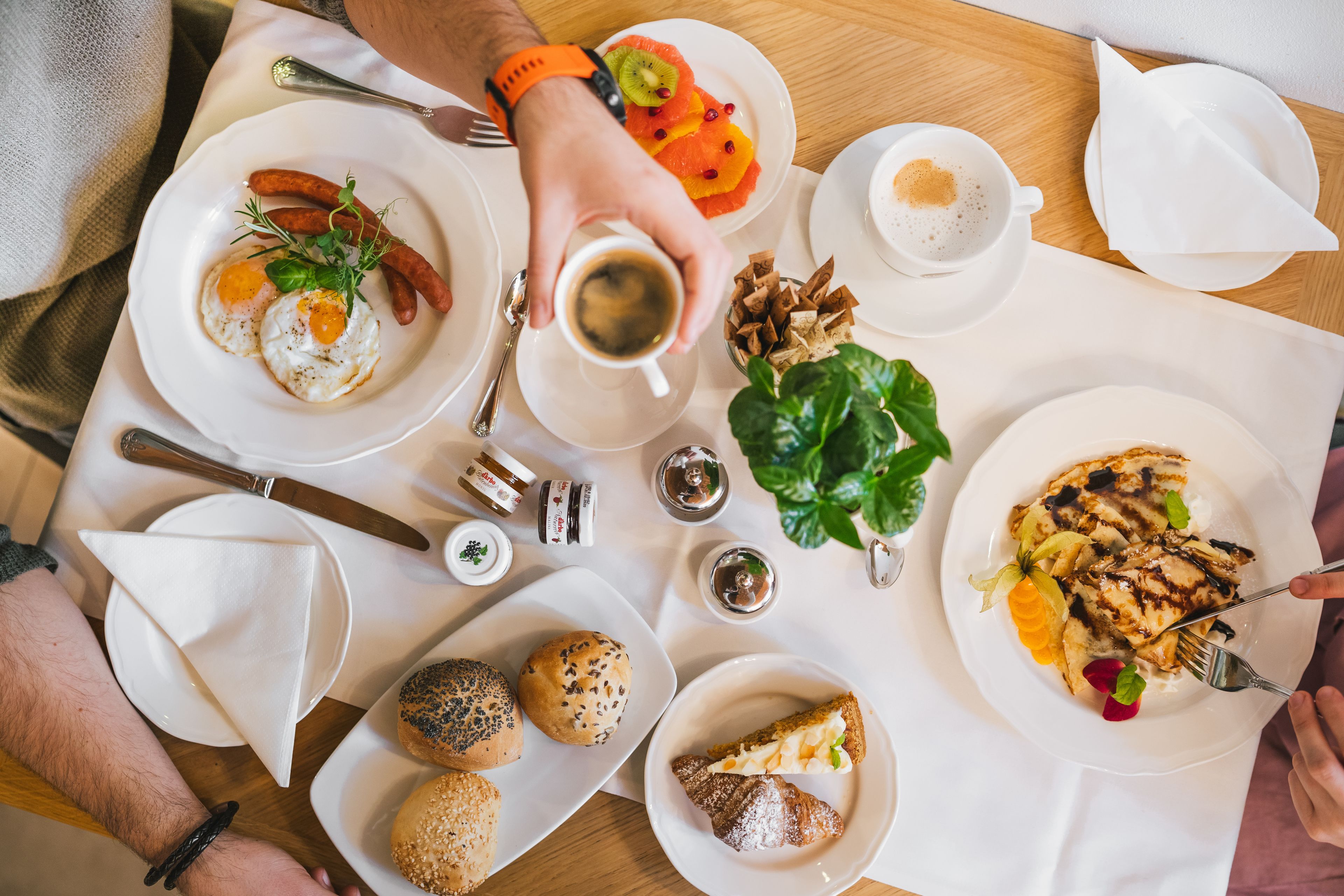 Daily buffet breakfast (PLN 55 per person)