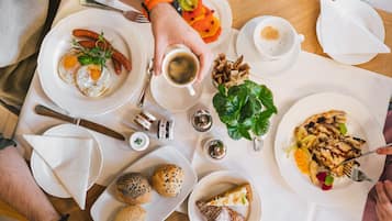 Desayuno buffet (PLN 55 por persona)