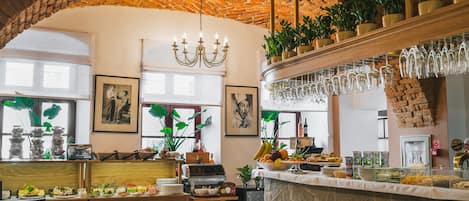 Frokostbuffé hver dag (PLN 55 per person)