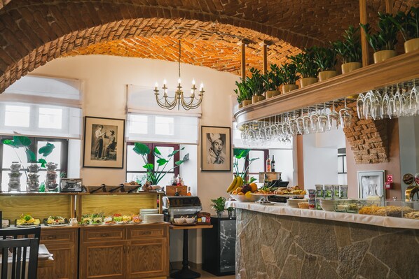 Daily buffet breakfast (PLN 55 per person) - Aparthotel Ventus Rosa (Bielsko-Biala)