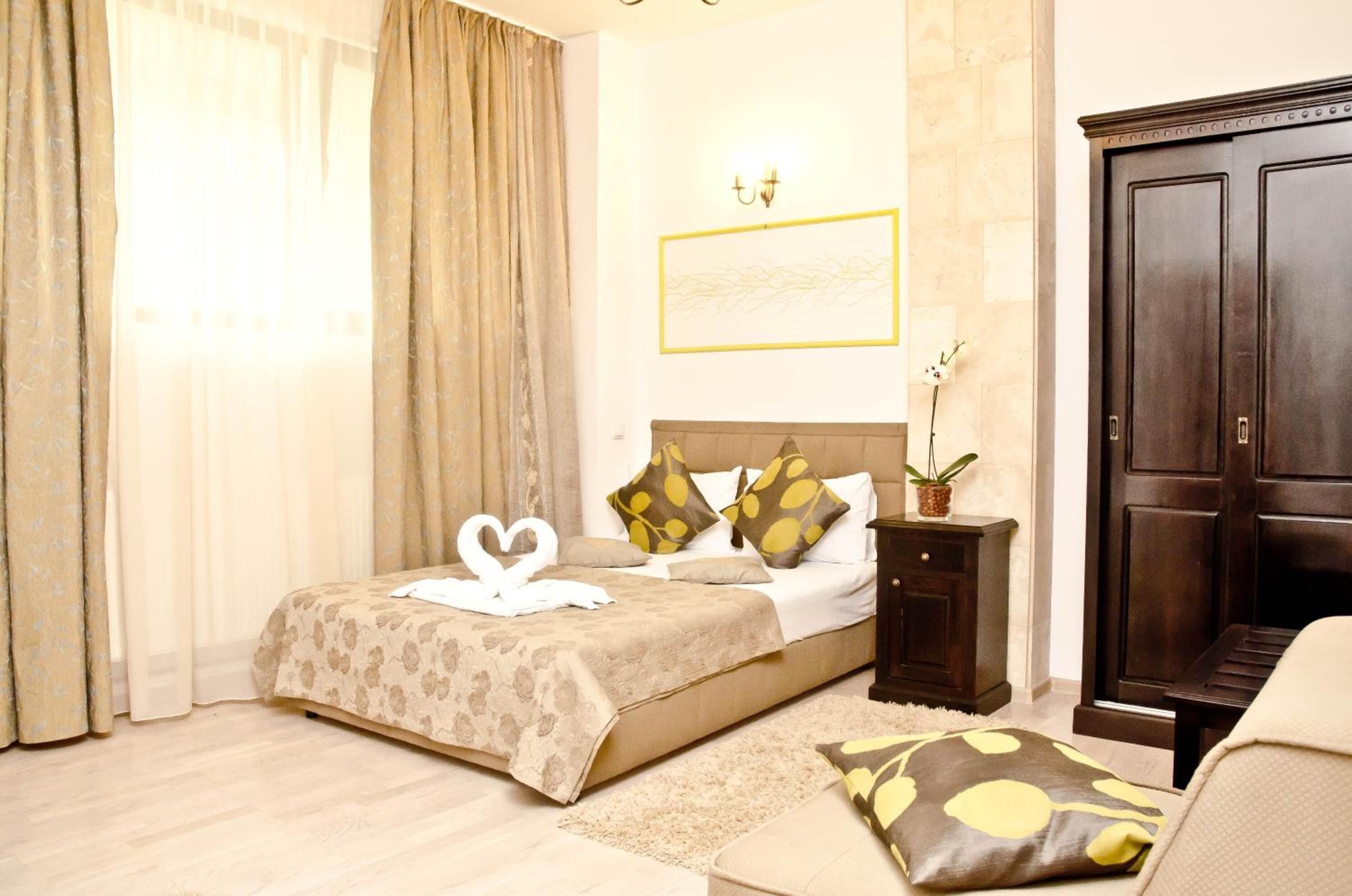 エジプト綿のシーツ、高級寝具、ミニバー、セーフティボックス (室内)