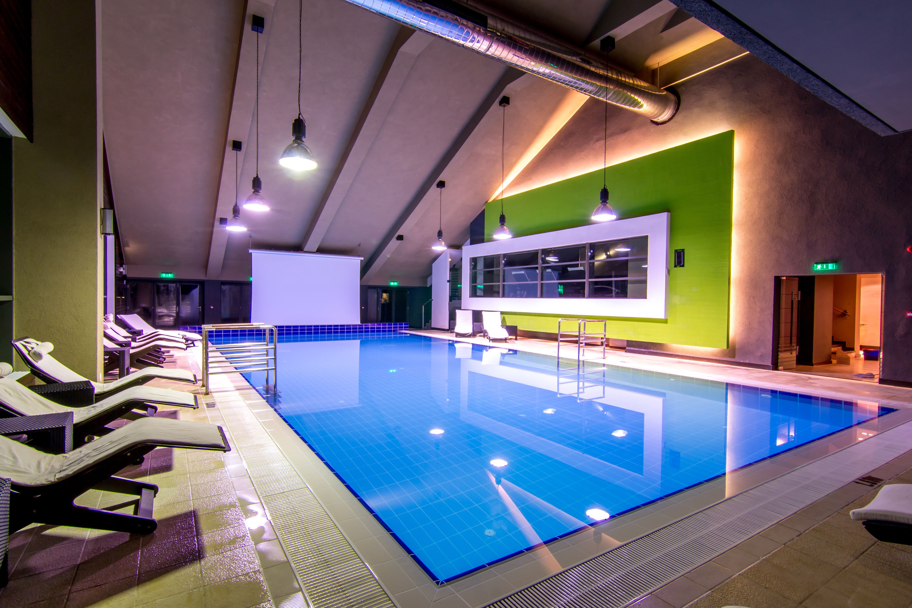 Indoor pool, sun loungers