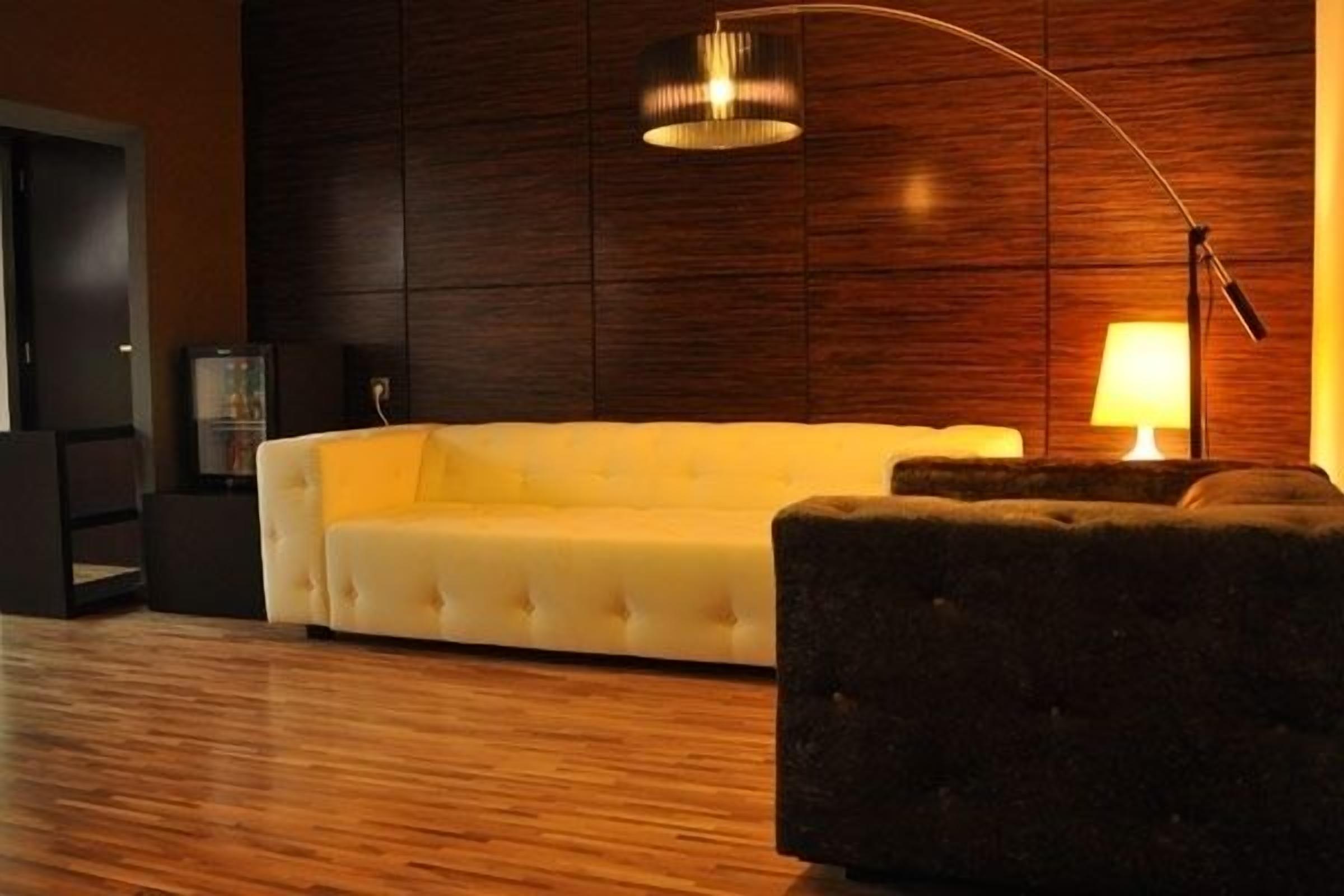 80-cm lcd tv with cable channels, tv