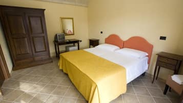 Double Room | In-room safe, desk, cots/infant beds, rollaway beds