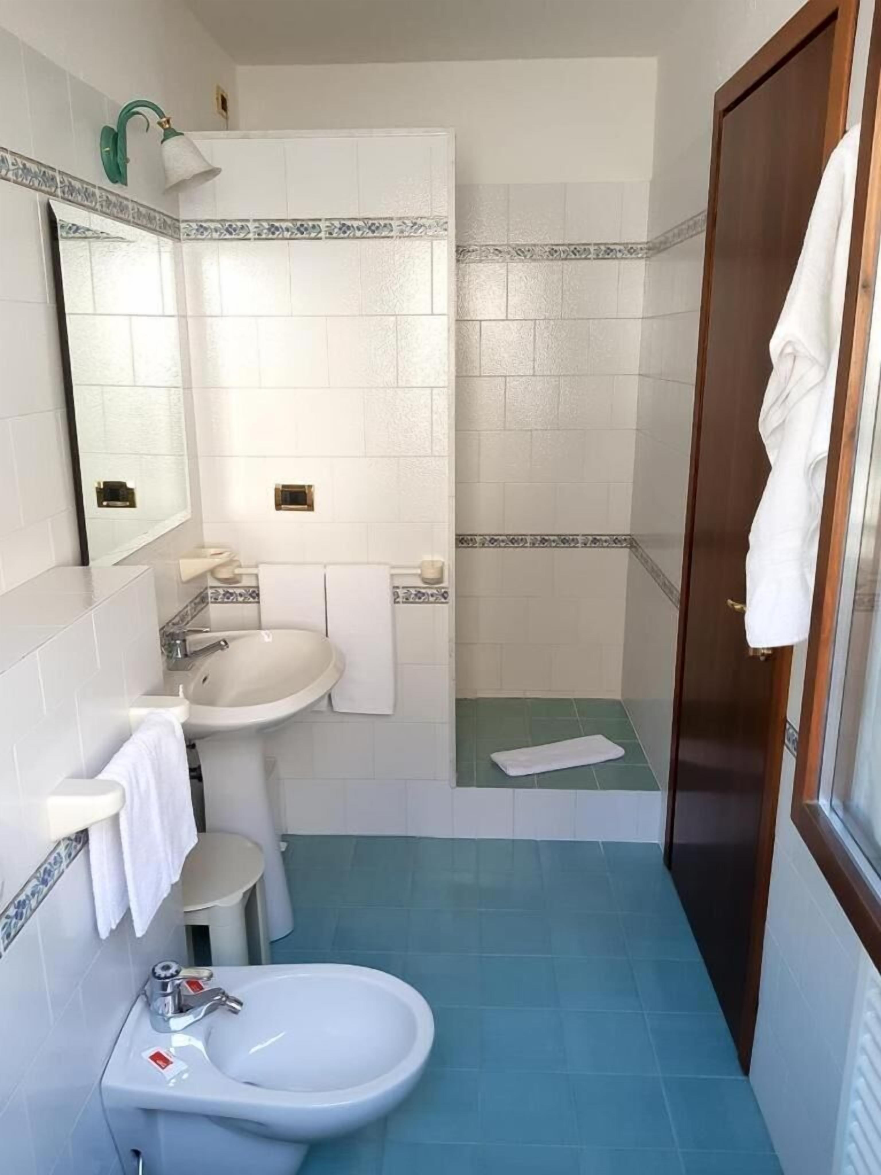 free toiletries, bidet, towels