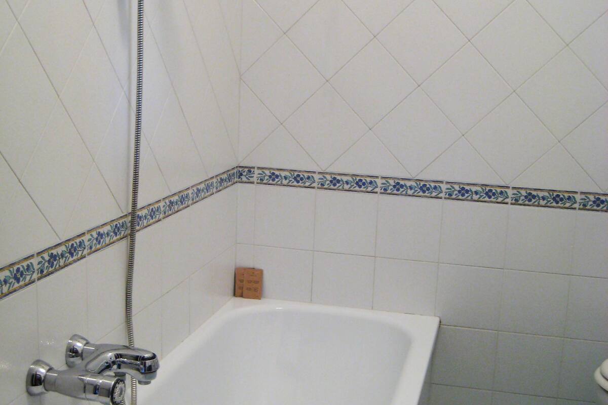 free toiletries, bidet, towels